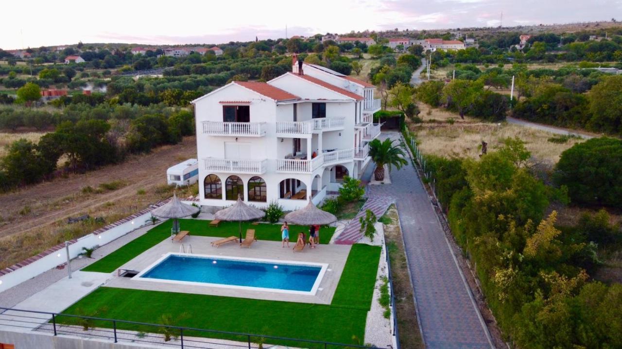Apartmani Viktorija Vrana  Exteriér fotografie